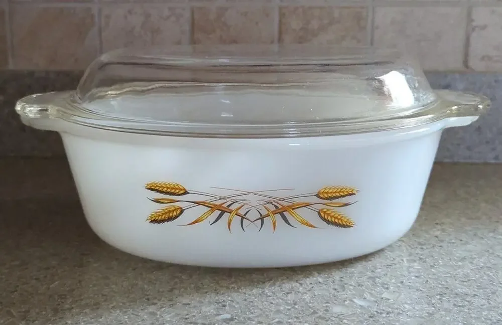 VTG Anchor Hocking Fire King Wheat Oval Baking Dish 1.5 Qt. #467 Lid Handle chip